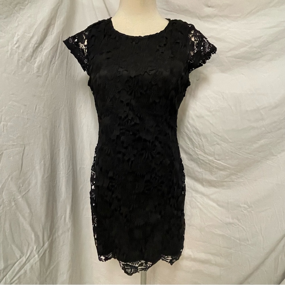 NEW Mi Ami Francesa’s Lace Overlay Mini Dress (L)